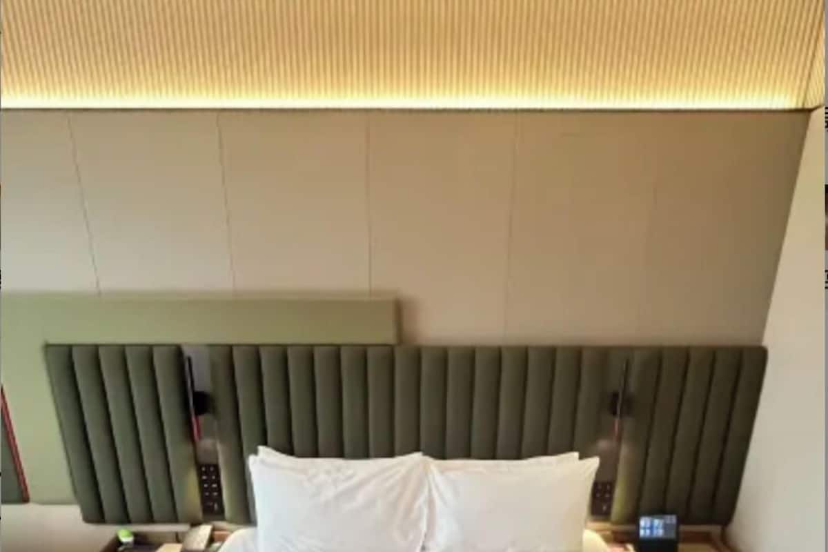 Business-rum - 1 queensize-sÀng - stÀdning - utsikt mot staden | Skrivbord, arbetsyta för laptop, mörklÀggningsgardiner och ljudisolering