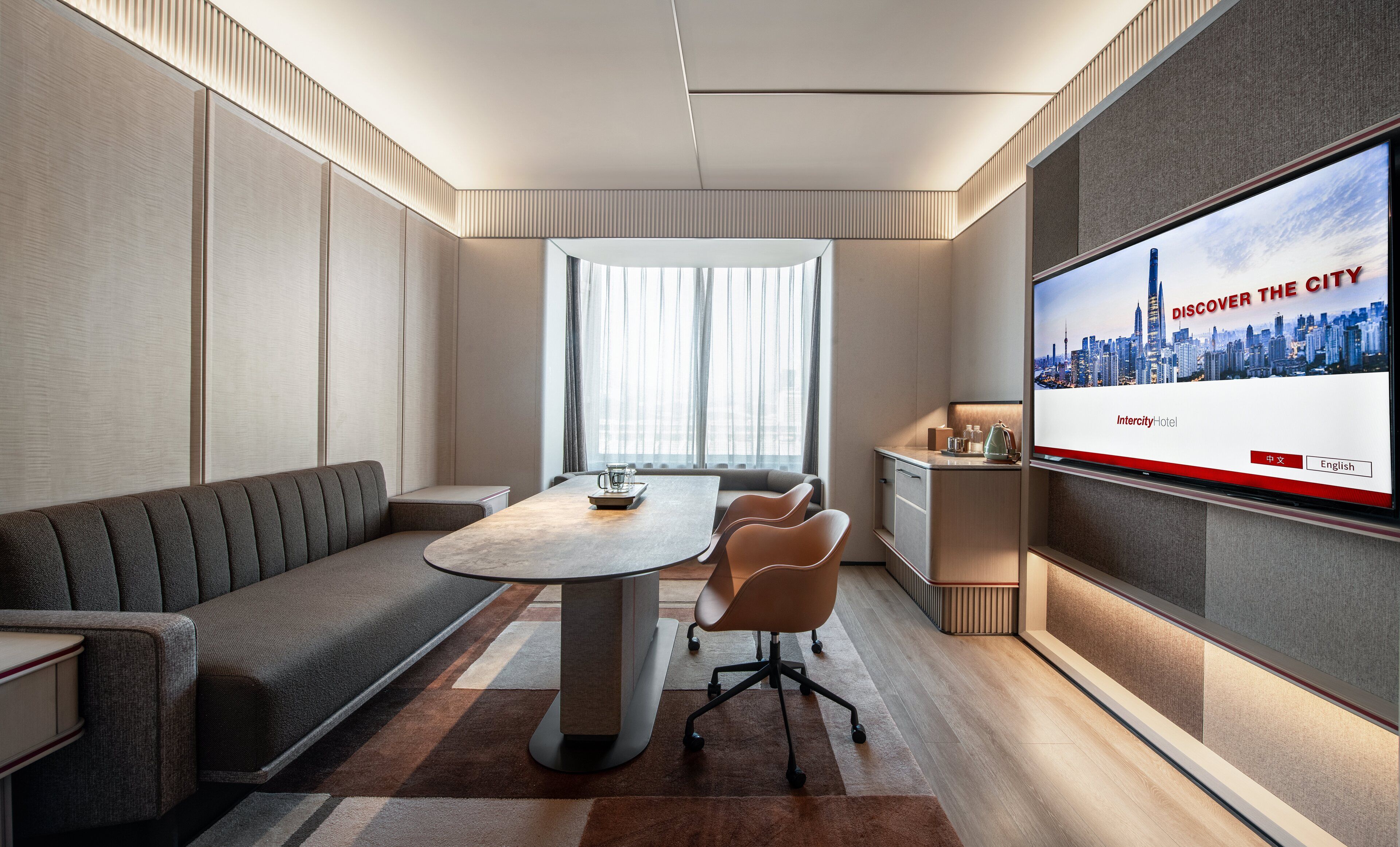 Business Room, 1 Queen Bed, Housekeeping, City View | In-room dining