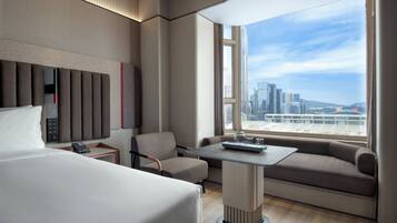 Business Room, 1 Queen Bed, Housekeeping, City View | Desk, laptop workspace, blackout drapes, soundproofing