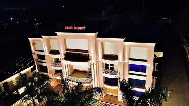 A multi-story hotel with a prominent sign reading "ANAND RESORT". - Anand Resort (Durg)