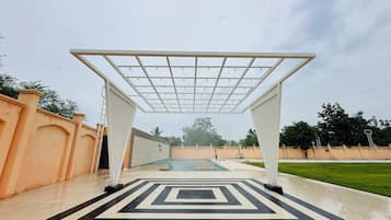 Pool waterfall