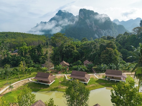 Aerial view. Lost Horizon Resort - Khao Sok