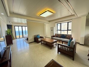 Living area - Charming 1-bedroom resort in lovely Trinity with AC (Trinity)