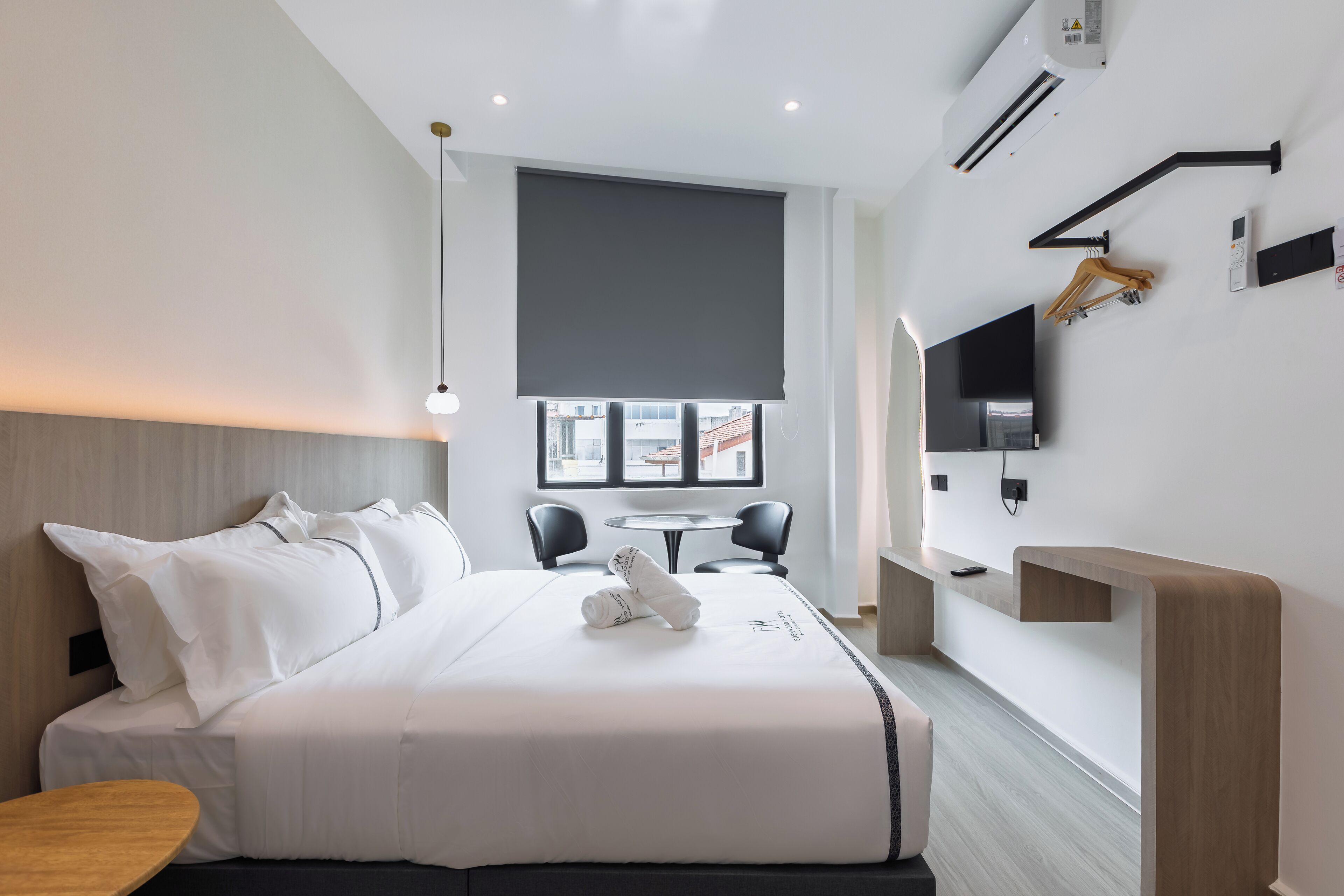 Deluxe Room, 1 Queen Bed, Non Smoking | Free WiFi