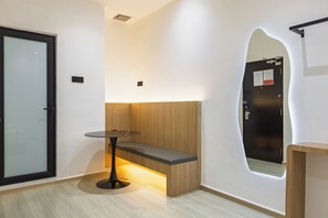 Rom – deluxe, 2 enkeltsenger, ikke-røyk | Wi-fi (inkludert)