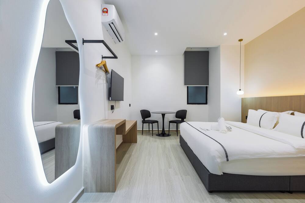 Edenwood Hotel