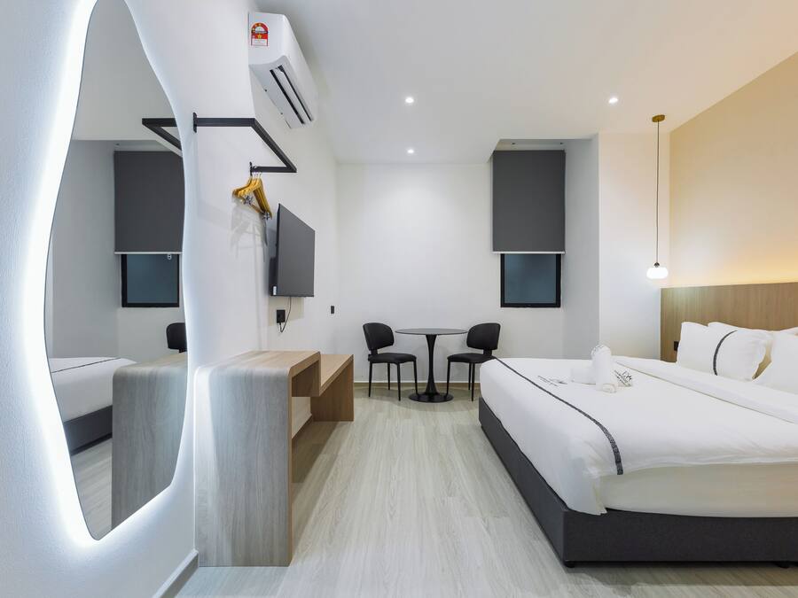 Quarto luxo, 1 cama King, para não fumantes | Wi-Fi de cortesia