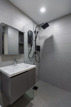 Familienzimmer, Nichtraucher | Badezimmer | Dusche, Haartrockner, Bademäntel, Hausschuhe