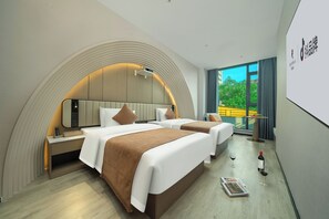 Luxury-Zweibettzimmer, Nichtraucher, Zimmerreinigung | Schreibtisch, laptopgeeigneter Arbeitsplatz, Verdunkelungsvorhänge