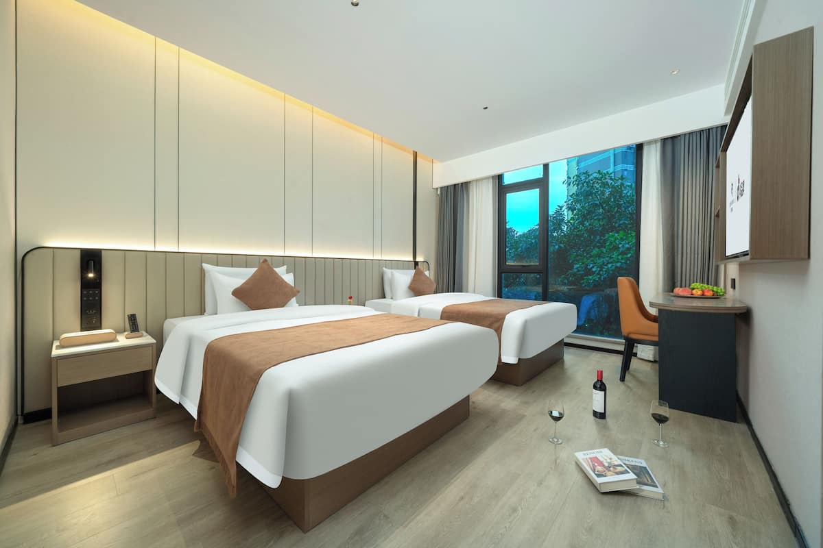 Executive Twin Room, Housekeeping, City View | Desk, laptop workspace, blackout drapes, soundproofing