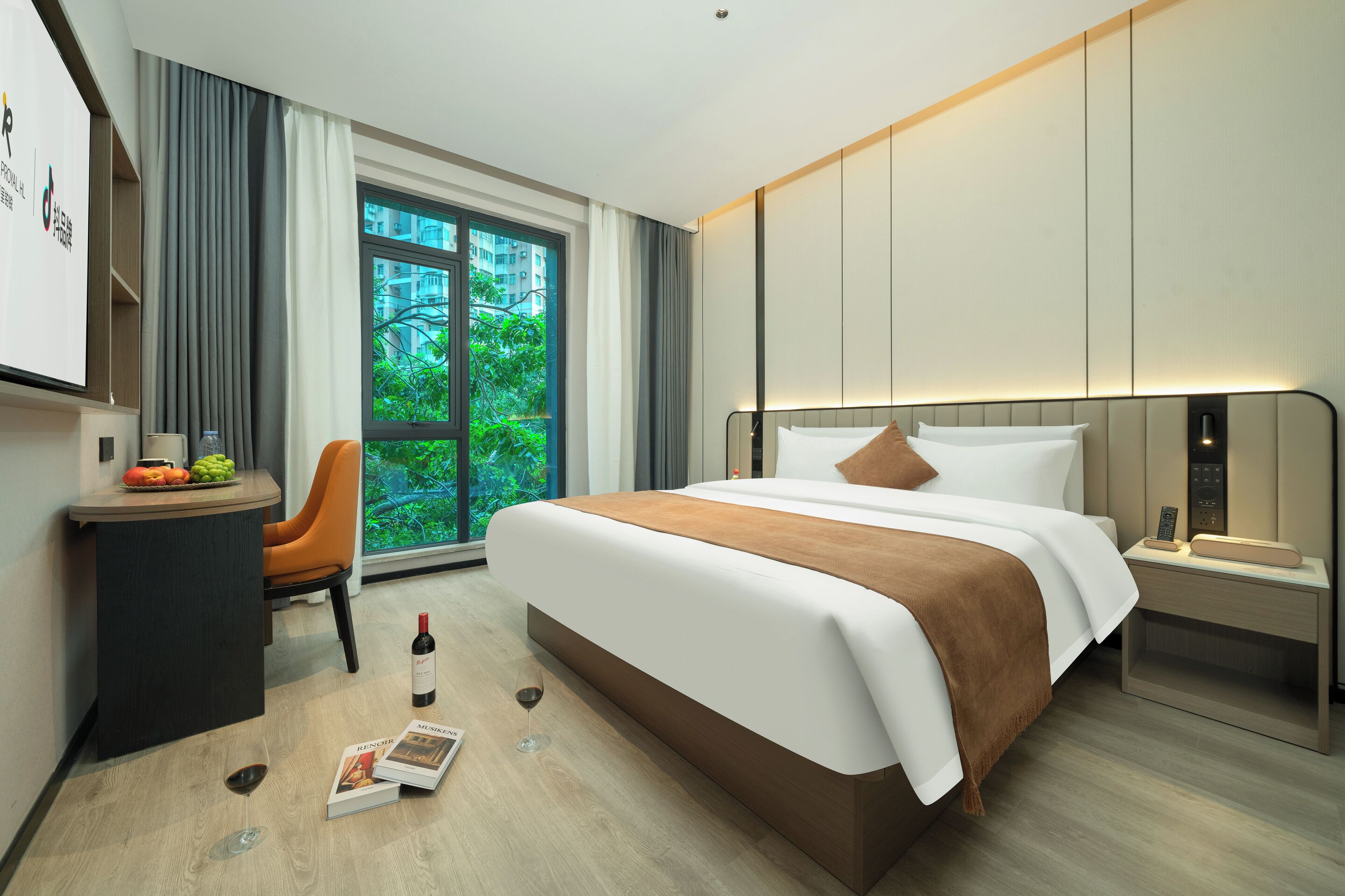 Luxury Double Room, City View | Desk, laptop workspace, blackout drapes, soundproofing