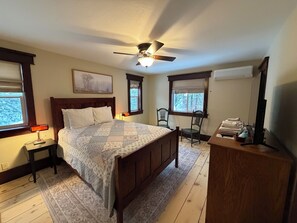 11 Schlafzimmer, Bügeleisen/Bügelbrett, Reisekinderbett