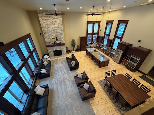 The Conifer Lodge in heart of Mccall. Central location for large gatherings!