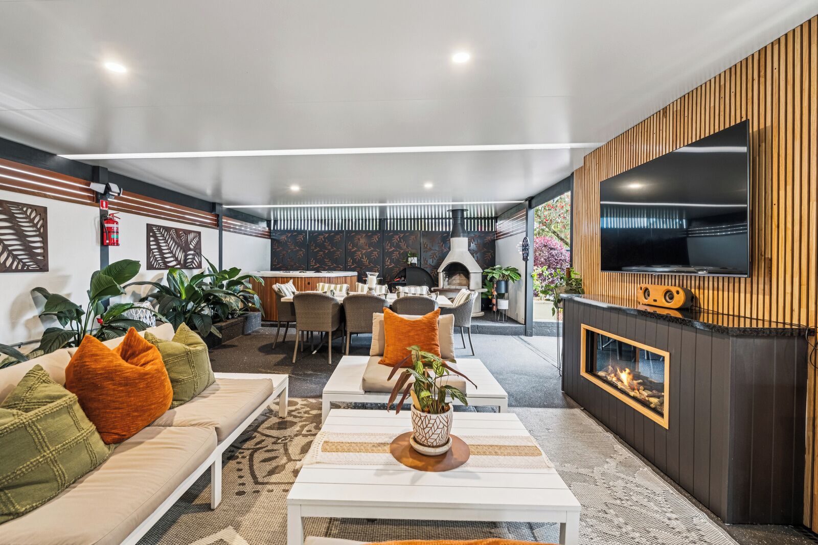 المنشأة من الداخل