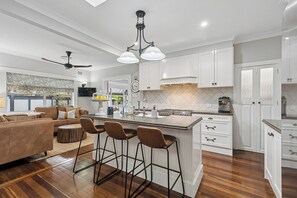 Dishwasher, coffee/tea maker, toaster, paper towels