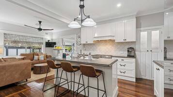 Dishwasher, coffee/tea maker, toaster, paper towels