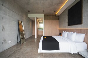 Premium bedding, in-room safe, laptop workspace, iron/ironing board - Villa Nakula 7 by Alfred in Bali (Canggu)