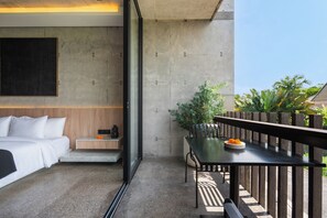 Premium bedding, in-room safe, laptop workspace, iron/ironing board - Villa Nakula 7 by Alfred in Bali (Canggu)