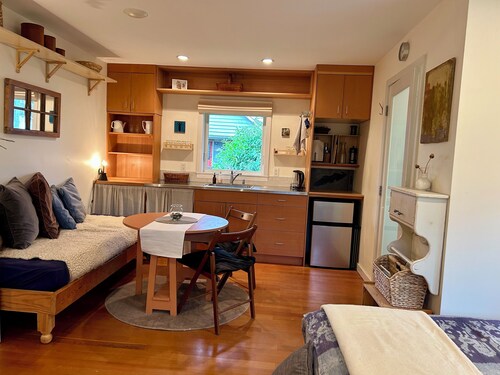 Studio Cedar Guest Cottage