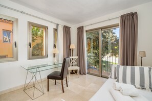 2 bedrooms, desk, iron/ironing board, travel crib