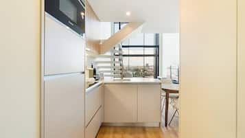 Réfrigérateur, micro-ondes, lave-vaisselle, cafetière/bouilloire