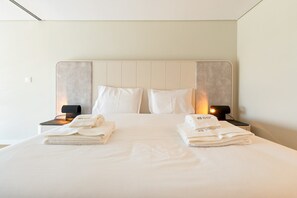 Iron/ironing board, Internet, bed sheets