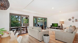 Smart TV - Solaris 4 - 22 Paterson Street (Byron)