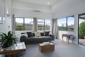 TV, stereo, offices