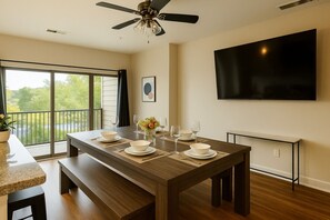 Dining - Family & Group Retreat|3 Queens Beds + Pool Table 2nd (Birmingham)
