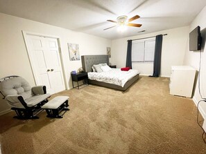 4 عدّة غرف نوم ومكواة/لوح كي وواي فاي مجانًا وملاءات أسرّة