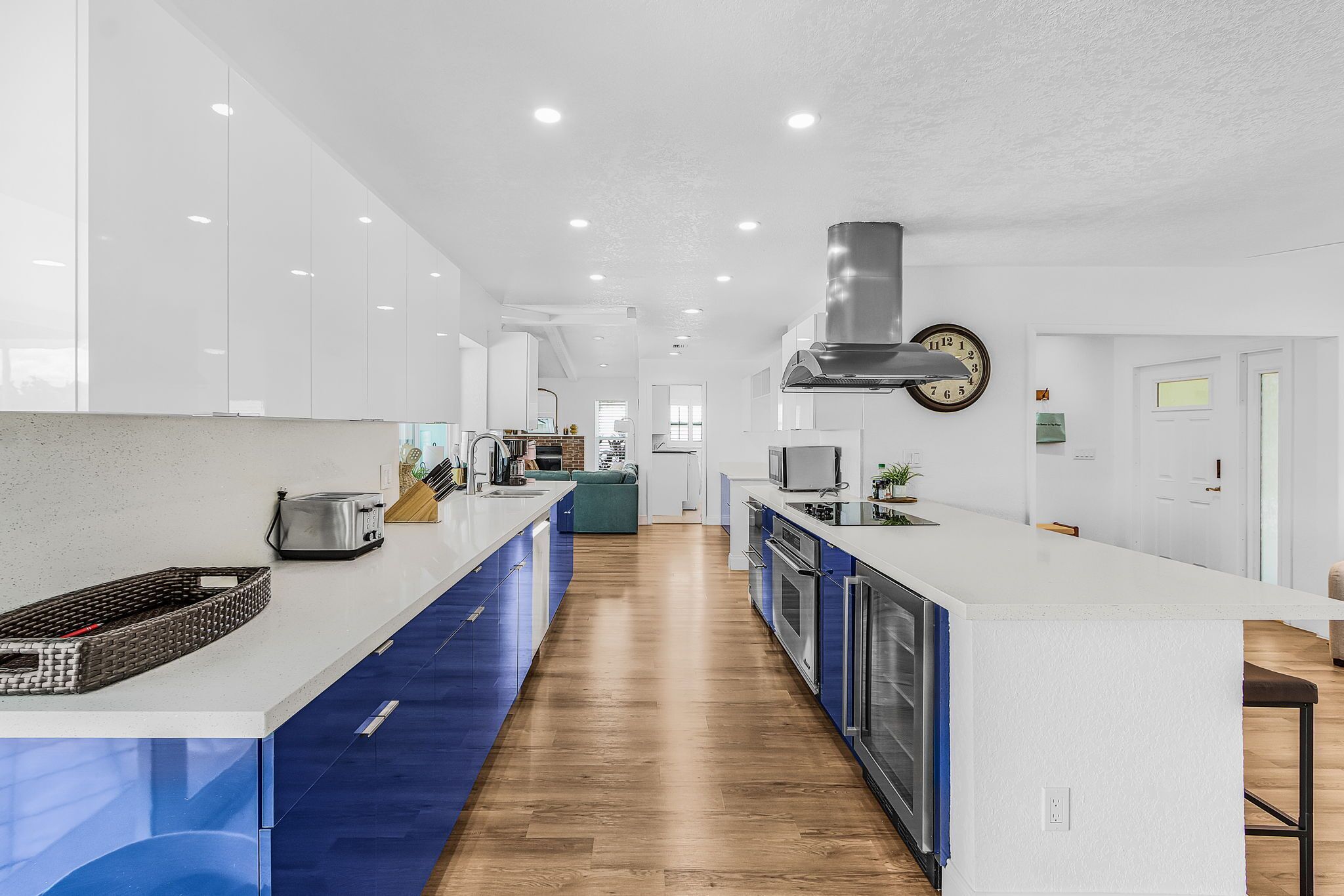 Refrigerador, microondas, horno y lavavajillas 