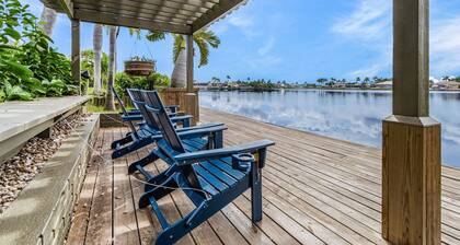 Villa Dolphin – Waterfront at 8-Lakes Area