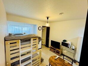 Basic Apartment | Free WiFi, bed sheets