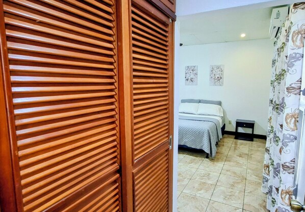 3 slaapkamers, een bureau, een strijkplank/strijkijzer, gratis wifi