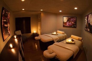 Spa - LASVEGAS! POOLS! LAZYRIVER!FAMILYACTIVITIES! 2 BD 2 BTH SLEEPS8!MEMORIALWEEKEND! (Las Vegas)