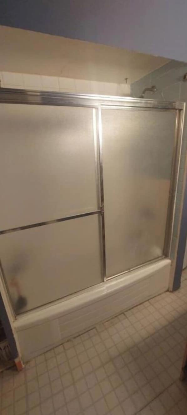 Chambre Ăconomique, dortoir mixte, non-fumeurs | Salle de bain