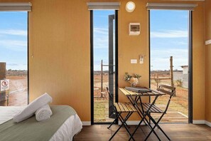 1 bedroom, bed sheets