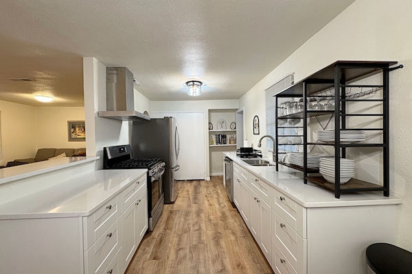 Frigorífic, microones, forn i placa de cuina