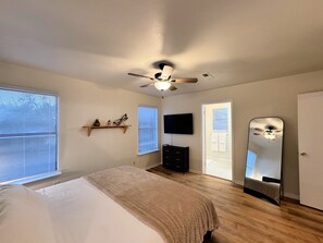3 Schlafzimmer, Schreibtisch, Bügeleisen/Bügelbrett, Reisekinderbett