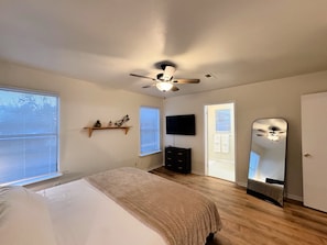 3 Schlafzimmer, Schreibtisch, Bügeleisen/Bügelbrett, Reisekinderbett