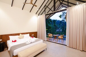 Grand Villa, Private Pool | Desk, blackout drapes, bed sheets