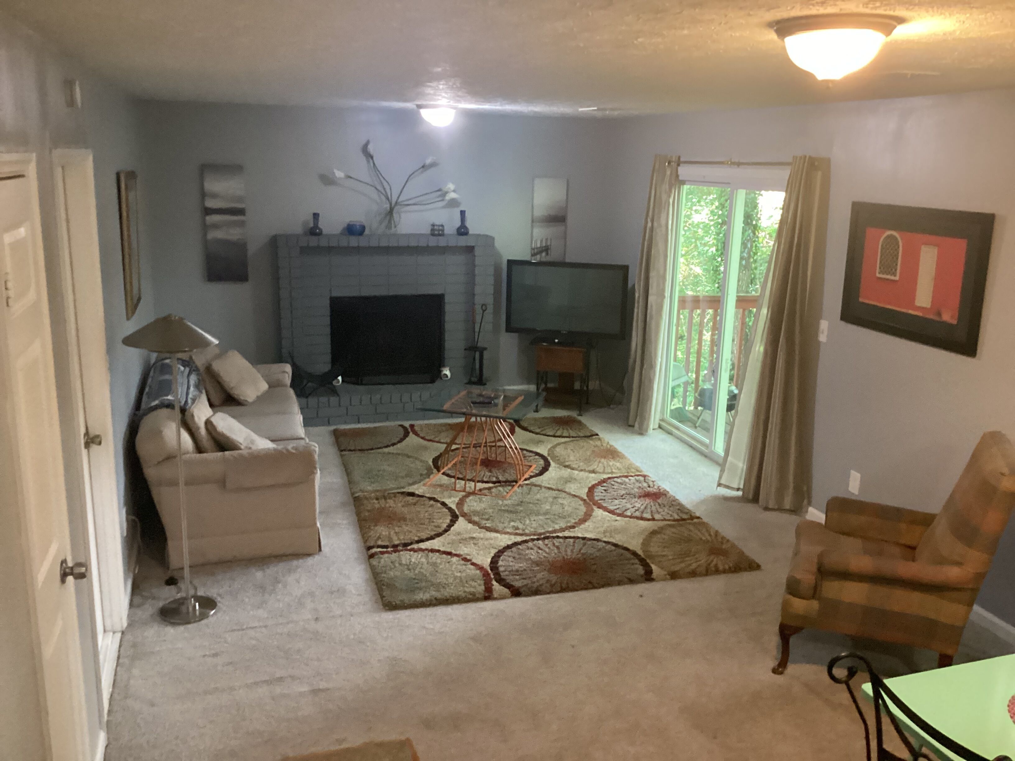 Smart TV, fireplace