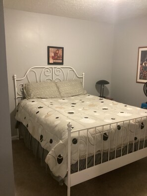 3 bedrooms, iron/ironing board, travel cot, free WiFi