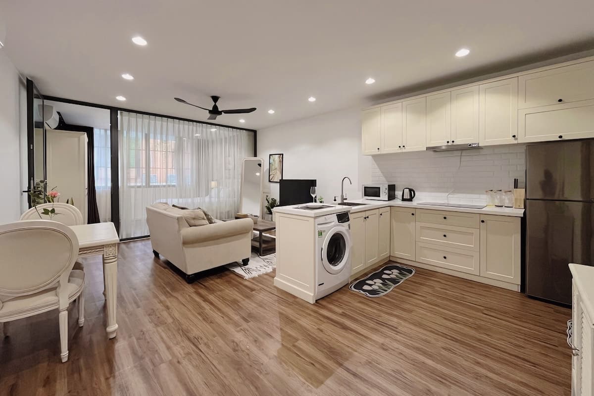 Luxury Apartment, 1 Bedroom, Balcony, Garden Area | Private kitchen | Fridge, stovetop