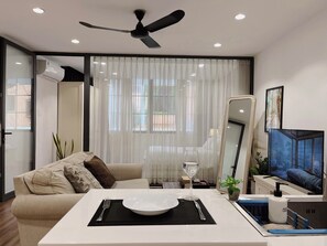 Luxury Apartment, 1 Bedroom, Balcony, Garden Area | Cadar kapas Mesir, peralatan tempat tidur premium, gebar bulu kapas 