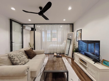 奢华公寓, 1 间卧室, 阳台, 花园 | 办公桌、免费 WiFi、床单