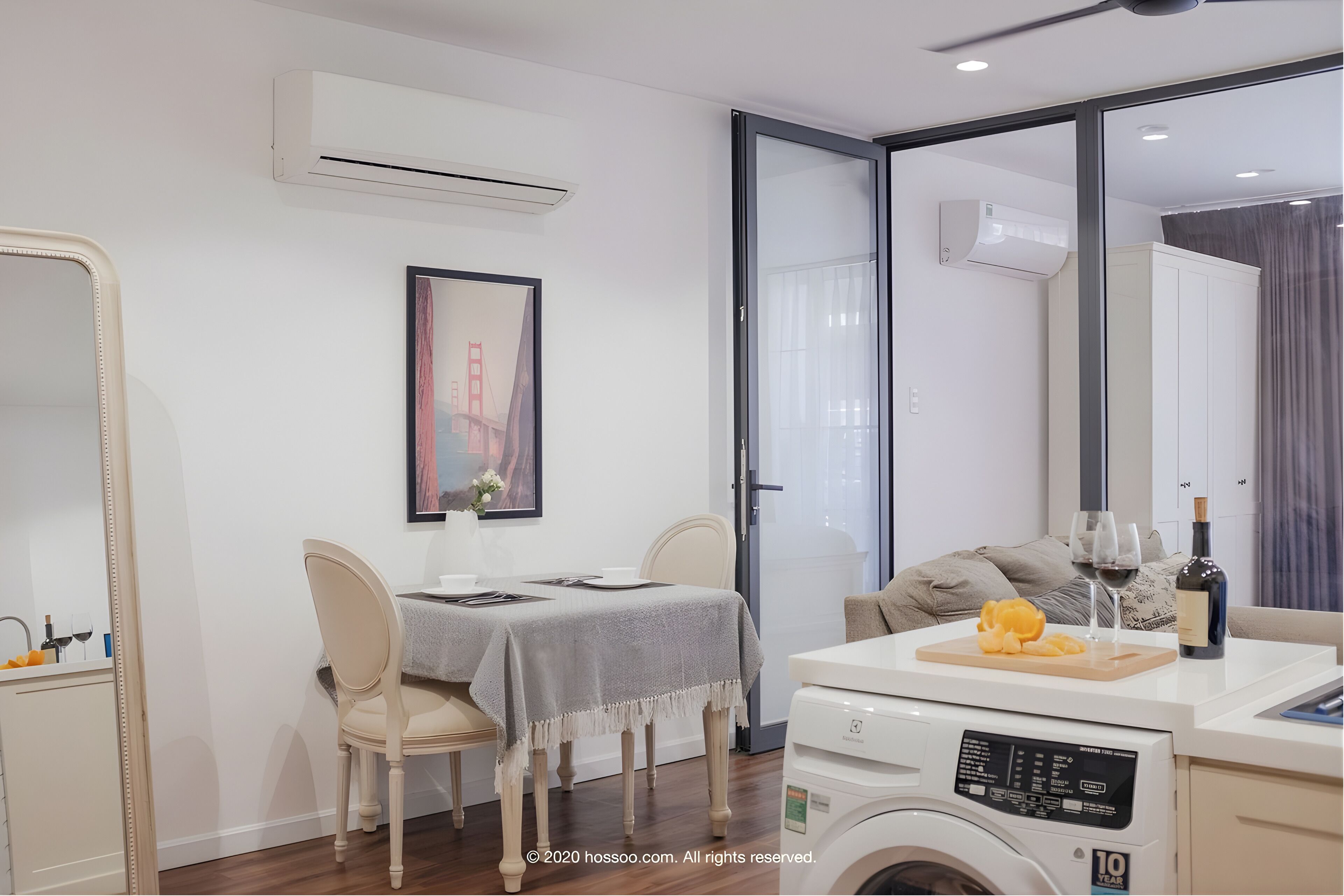 Escritorio, wifi gratis y ropa de cama 