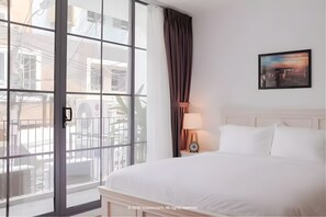 Luxury Apartment, 1 Bedroom, Balcony, Garden Area | Desk, free WiFi, bed sheets