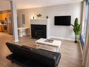 TV - Dwntwn King Suite Playhouse Sq, Rock Hall, CSU (Cleveland)