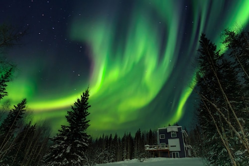 Scandi Aurora Villa: 2B2B House + Heated Cabin - Indoor Sauna & Epic Views